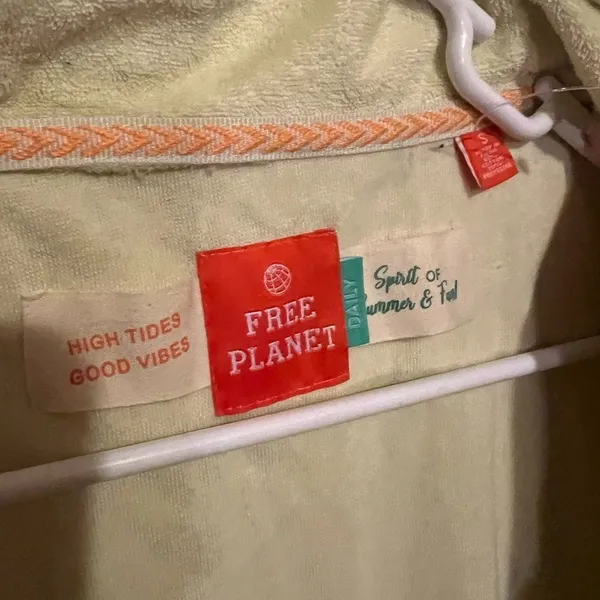 Free planet yellow terry cloth‎ small button down - Image 5