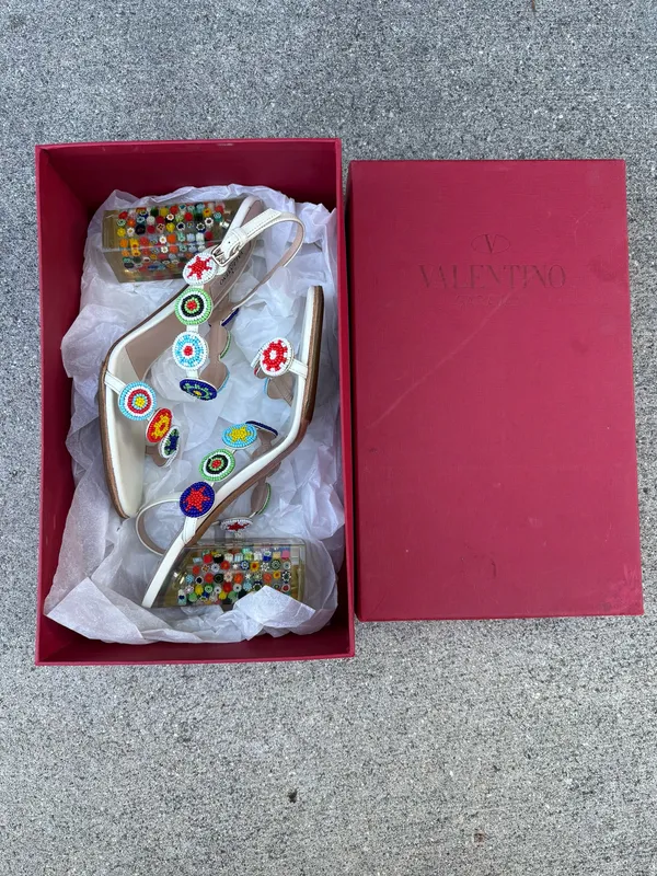 Valentino medallion beaded floral lucite-heel leather sandal size 37 - Image 16