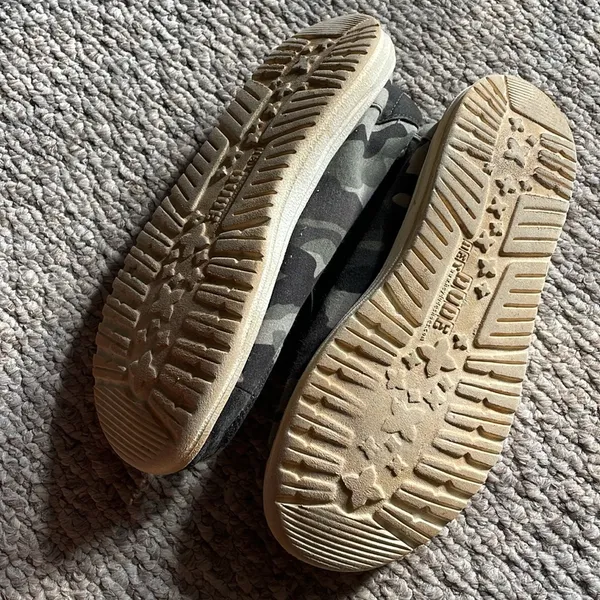 Hey Dude camo size 9 good used condition - Image 3