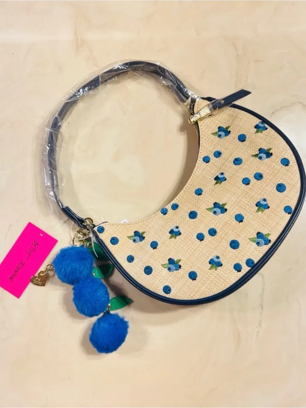 🫐👜BETSEY JOHNSON Straw Blueberry Shoulder Bag With Blueberry Pom-Pom Charm - Image 5