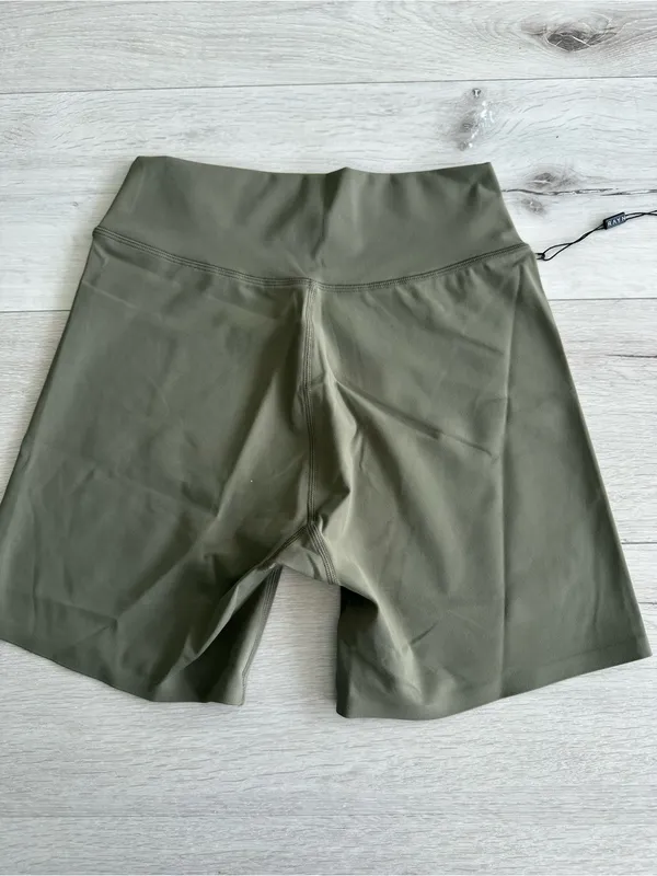 RAYN Activewear Bicycle Shorts Green Medium NWT IN PACKAGE - Image 2