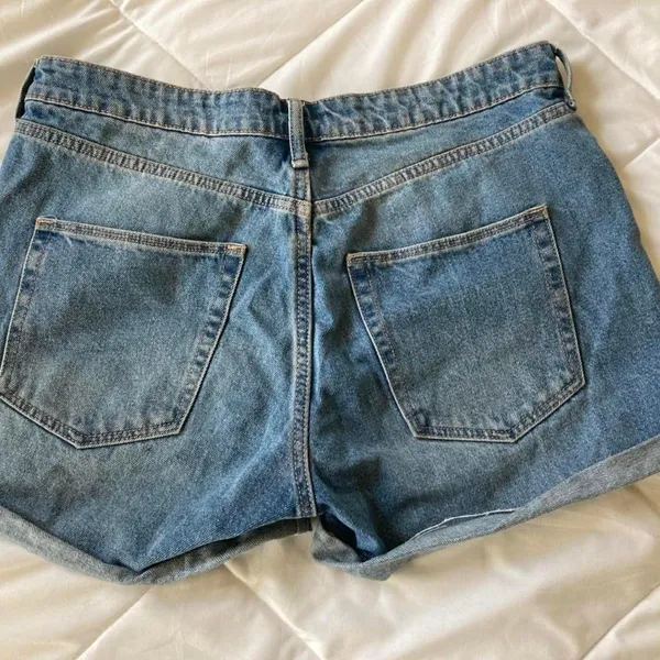 H&M Regular Waist Shorts - Image 3