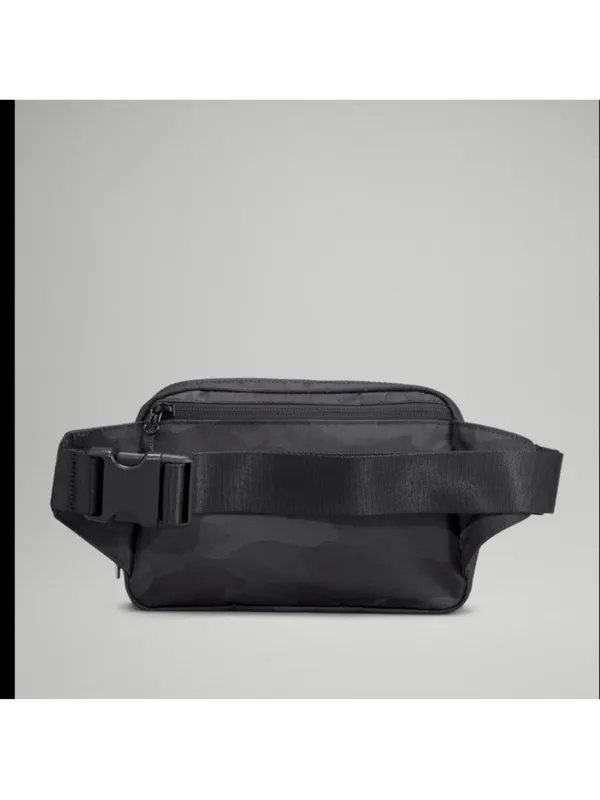 Lululemon Everywhere Large Camo Belt Bag 2L Grey Black Camouflage Unisex - Image 5