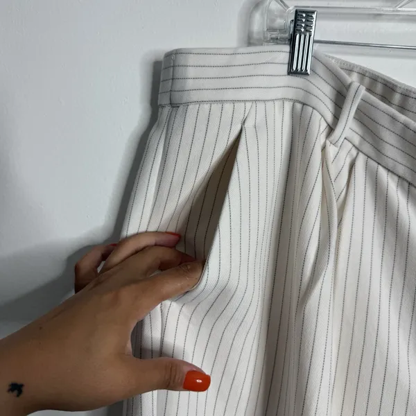 NWT Abercrombie & Fitch Ultra High Rise Wide Leg Pinstripe Pants White 22‎ Short - Image 8