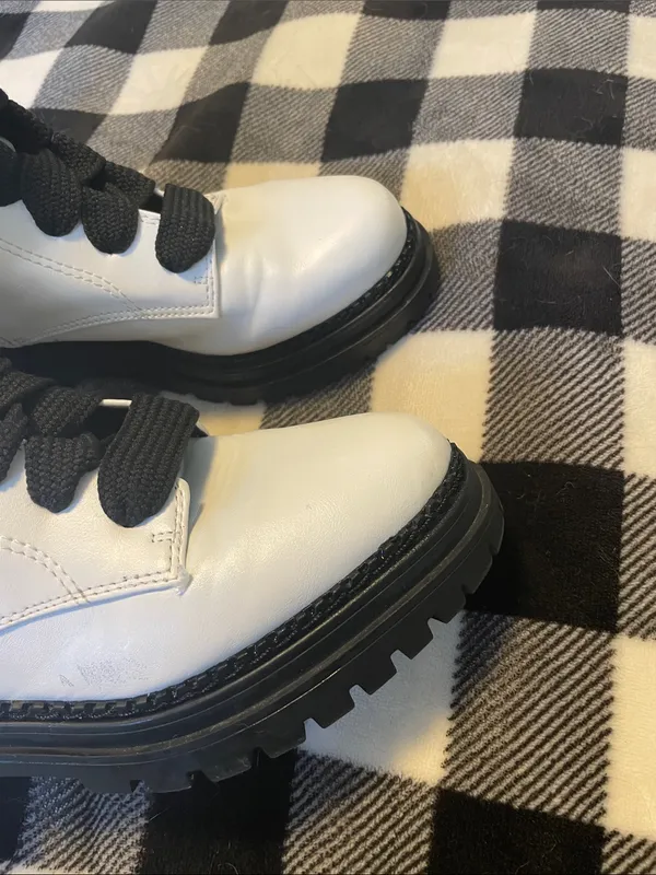Sam & Libby White Combat Boots with Black Laces and Buckle - Image 3