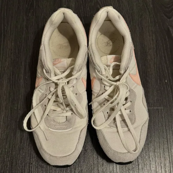 Nike Venture Runner Women’s Shoes VTG 80s 90s Running Off White Coral - Image 4
