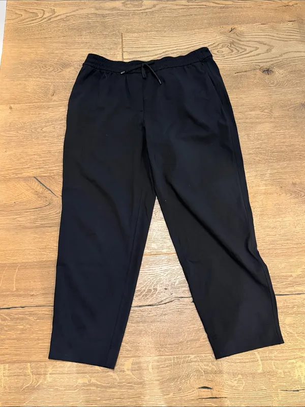 Lululemon Tapered-Leg Mid-Rise Pant 7/8 Length‎ *Luxtreme black large - Image 2
