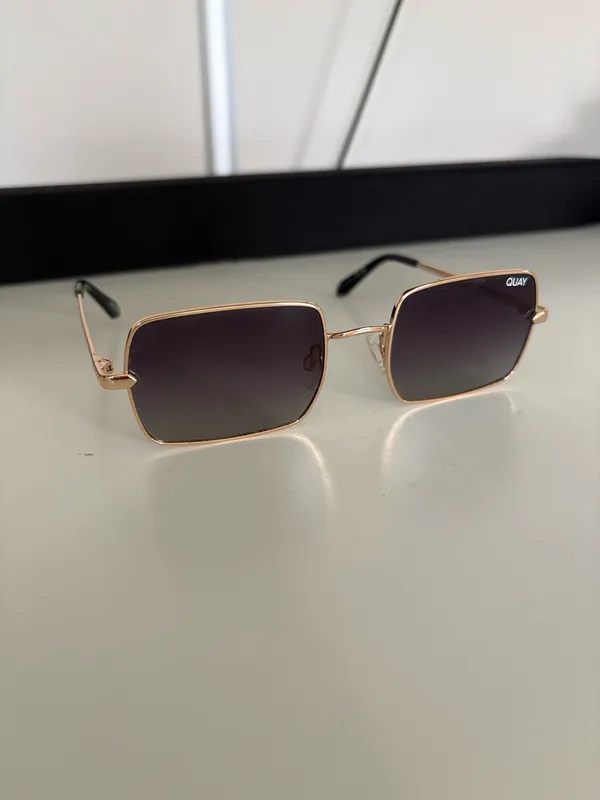 Quay Rectangle Sunglasses - Image 3