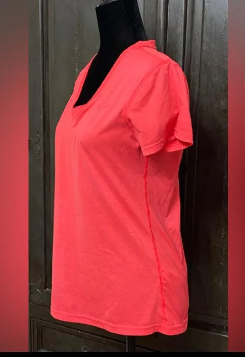 Nike Red/ orange-ish Dri-fit shortsleeved top- size Medium. - Image 2