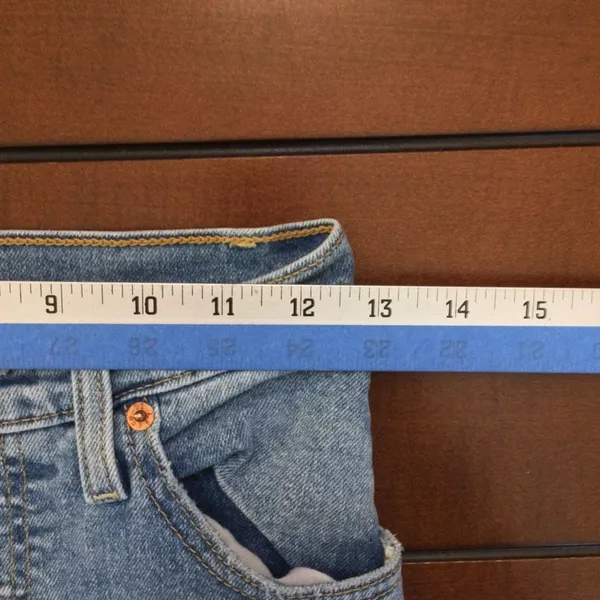 Levi’s ribcage straight ankle light wash 26 button fly - Image 2