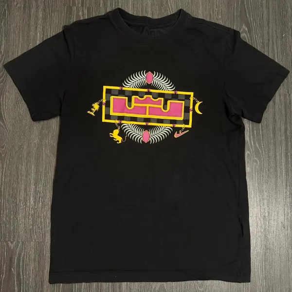 Lebron Nike Shirt ✦ Open To All Offers ✦ Bundle Measurements: Used Excellent Condition. No Flaw Mens Nike Athletic Dri Fit Lebron Basketball Gear Short Sleeve Small Athletic Fit. Excellent For Casual & Active Wear. Lebron Logo Front Side. Dri Fit Strong Light Durable Fabrics. ——— TAGS ——— #Basketball #Lebron #Athletic #Nike #Football - Image 2
