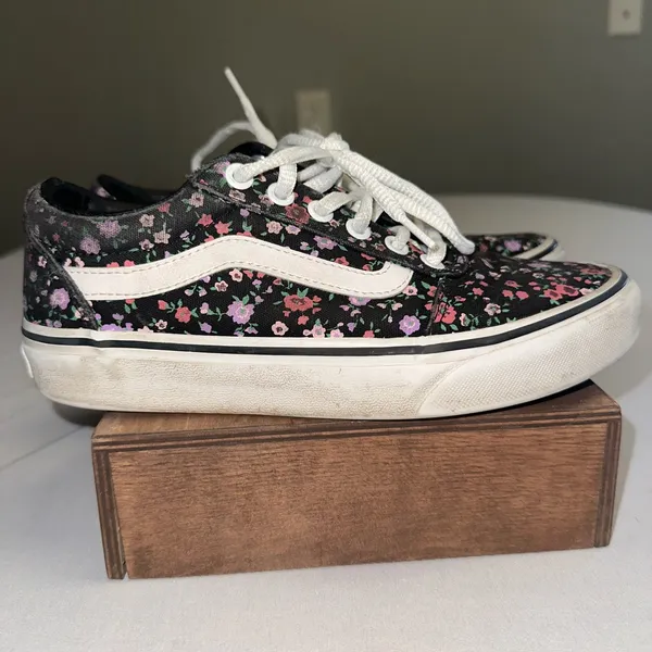 Vans • Liberty Floral Ditsy Low Top Sneakers Size 6 - Image 2