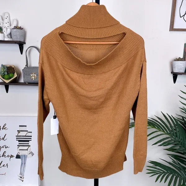 ASTR Camel Open Back Turtleneck High Low Sweater Size Small NWT - Image 4