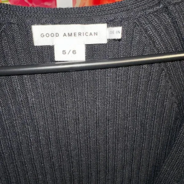 G86. Good American black maxi dress with tie waist and long sleeves. - Image 4