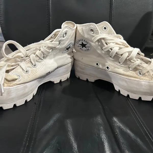Converse High-Top Sneakers in white sneakers has some stains - Image 3