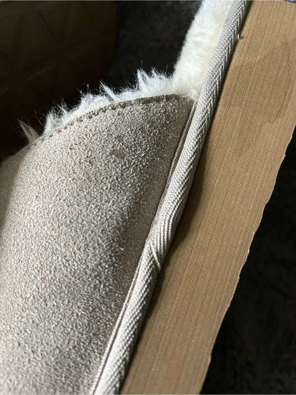 White Mountain Women’s Light Grey Suede Look Faux Fur Lined Slippers SZ 7 NWOT - Image 4