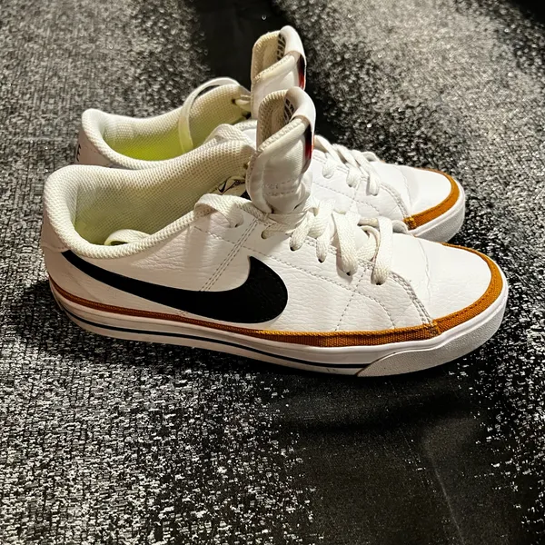Womens sz7 Nike Court Legacy Next Nature low top sneakers - Image 2