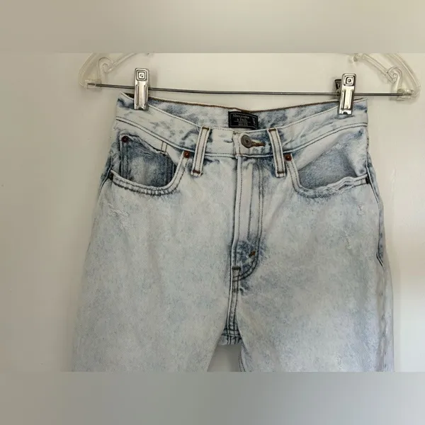 Abercrombie high rise distressed mom jeans 00S 100% cotton - Image 9