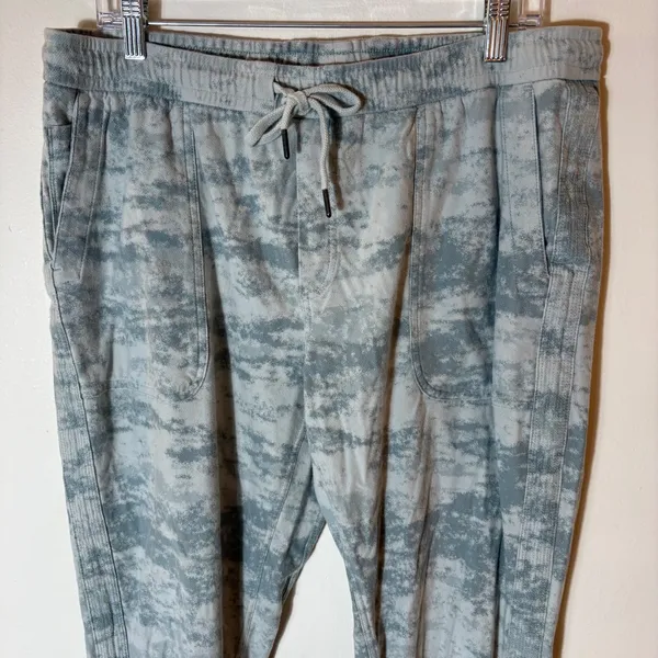 Athleta Farallon Camo Print Joggers Size‎ Large - Image 2