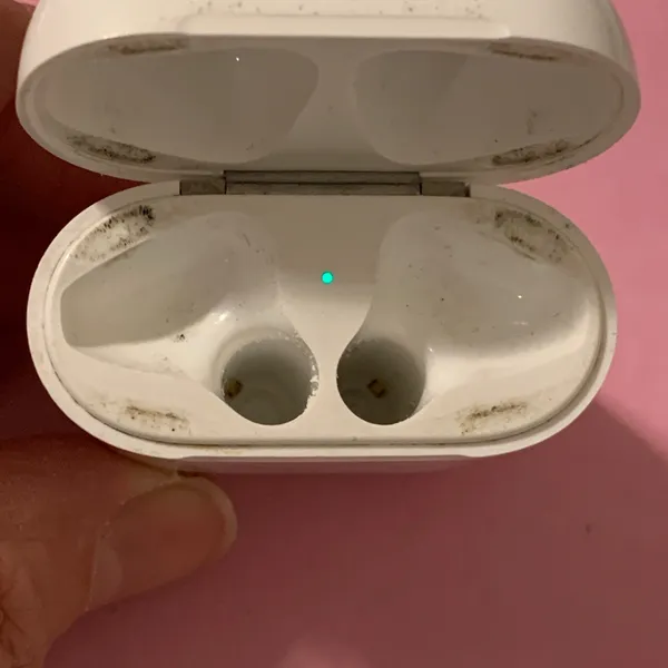 Apple AirPods 1st Generation In-Ear Headsets with Charging Case - White - Image 4