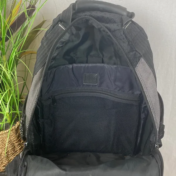 Targus Black & Gray Sport 15-16” Multi Use Sporty Backpack - Image 4