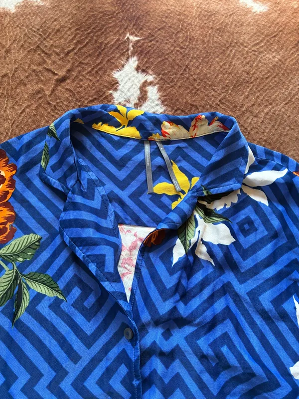 Anthropologie button down Hawaii style women's shirt Size small No flaws! - Image 3