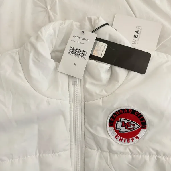 Wear by Erin Andrews Kansas City Chiefs Zip Belted Puffer Jacket Coat Medium - Image 6