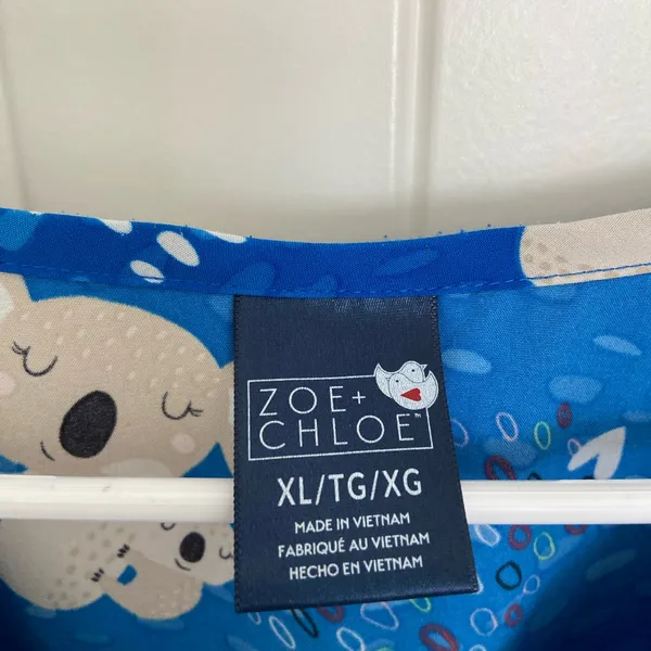 NWOT | Zoe + Chloe women’s bright blue koala scrub‎ top with pockets XL - Image 3