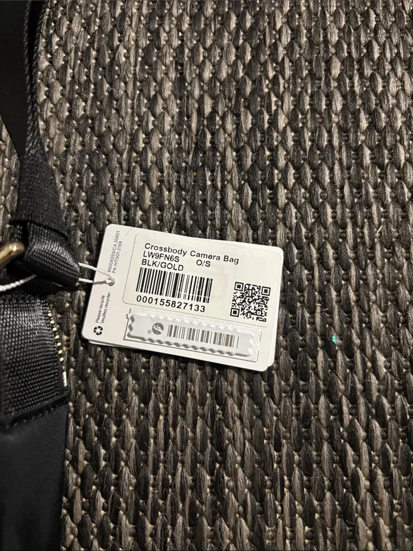 Lululemon Crossbody Camera Bag Black Gold NEW Sold Out - Image 2