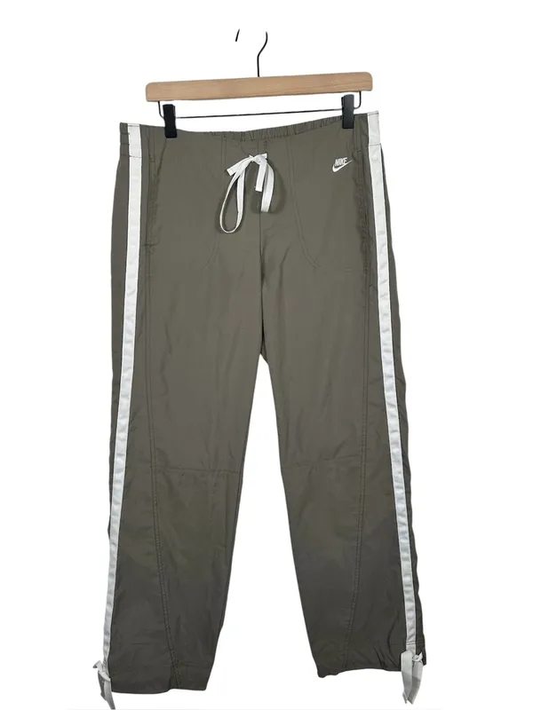 Nike Track Pants Women Medium Gray White Side Stripe Drawstring Athletic‎ - Image 2