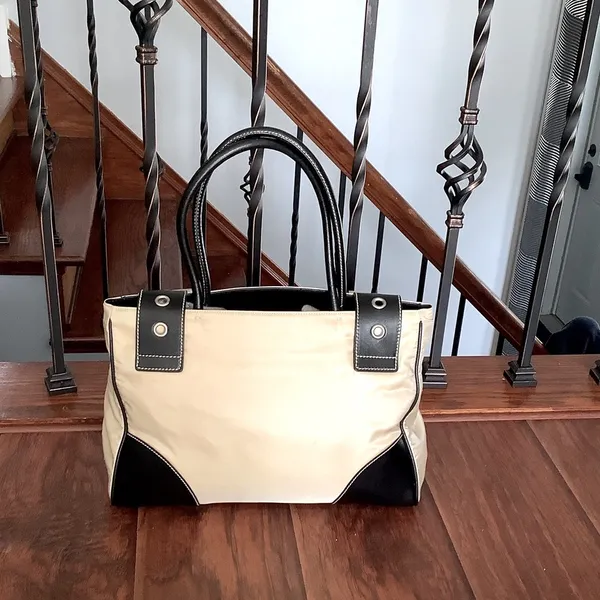 Elegant PRADA nylon tote bag 🌷🌷🌷 - Image 3