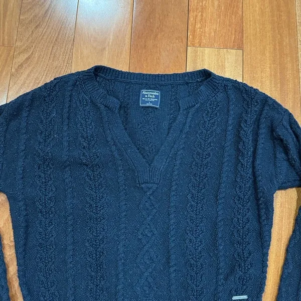Abercrombie & Fitch Navy‎ Cable Knit V-Neck Sweater L - Image 3