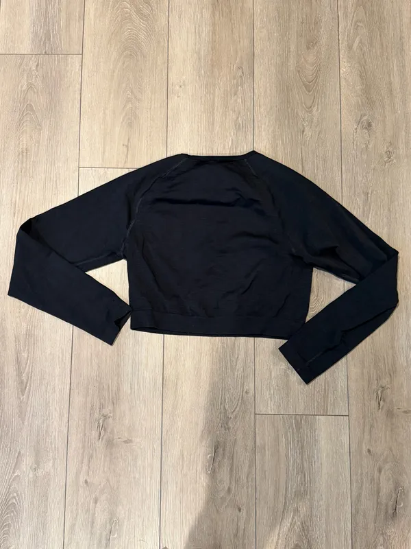 Alphalete Seamless Long Sleeve Crop Top - Image 4