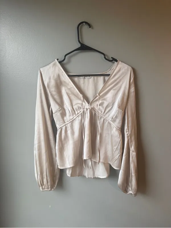 Abercrombie & Fitch Satin Tie-Front Long Sleeve Blouse XS - Image 3