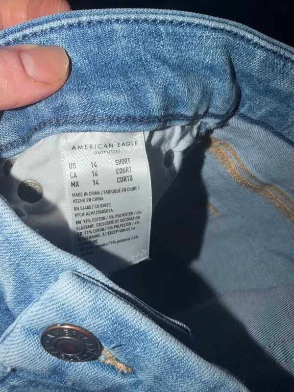 NWOT American Eagle distressed super high-rise jegging stretch light wash 14. - Image 7