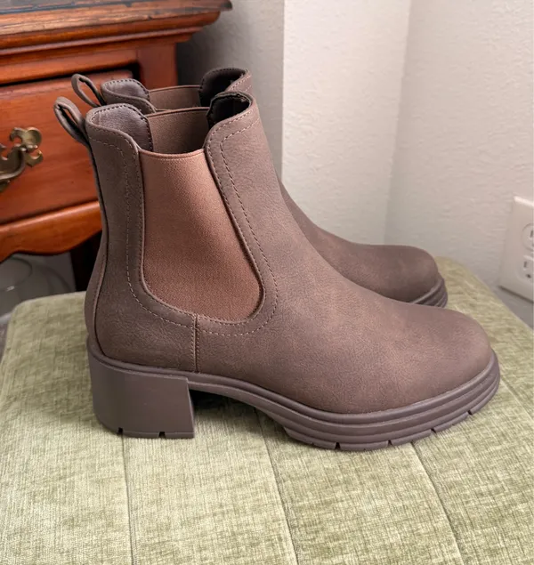 Women’s Leather Boots - Image 2