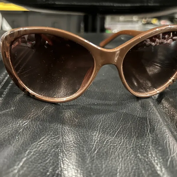 Steve Madden Chic Brown Sunglasses - Image 4