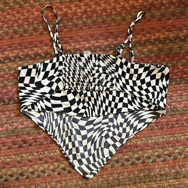 DIVIDED H&am BLACK & WHITE CHECKERED TRIANGLE CAMI TOP - Image 3