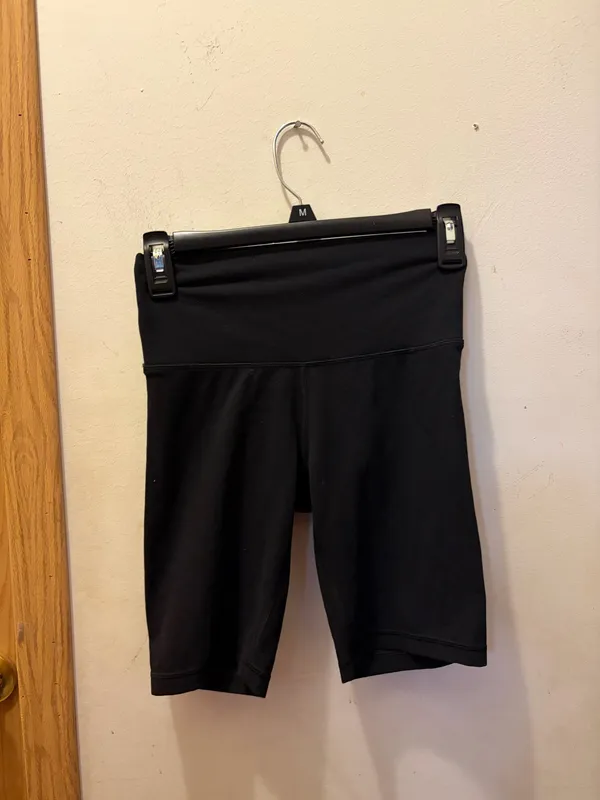 Aritzia (S) TNA biker shorts - Image 4