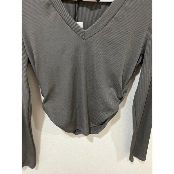 Cider NWT Women Medium Grey Long Sleeve Ruched Sided Crop Top Fall Streetwear - Image 4