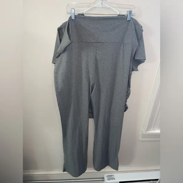 NWT Gray Two-Piece Lounge or Pajama Set by Vine & Valley Essentials Sz 3X/Medium - Image 3