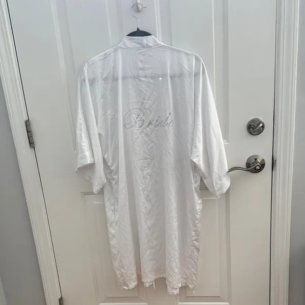 Elegant White Women's Kimono Robe Size M - Image 4