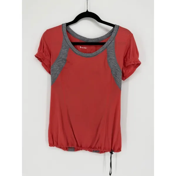 Lululemon Athletica Revitalize Tech Short Sleeve‎ Top Size 8 Red Gray - Image 4