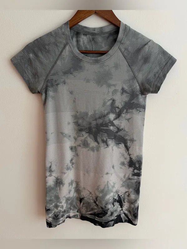 Lululemon Swiftly Tech Short Sleeve Tee Shibori Stripe Graphite Grey Size 4 - Image 9