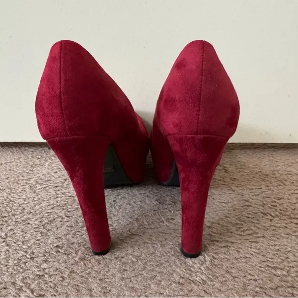 Styluxe Red Faux Suede High Heels Shoes Size 7 - Image 5