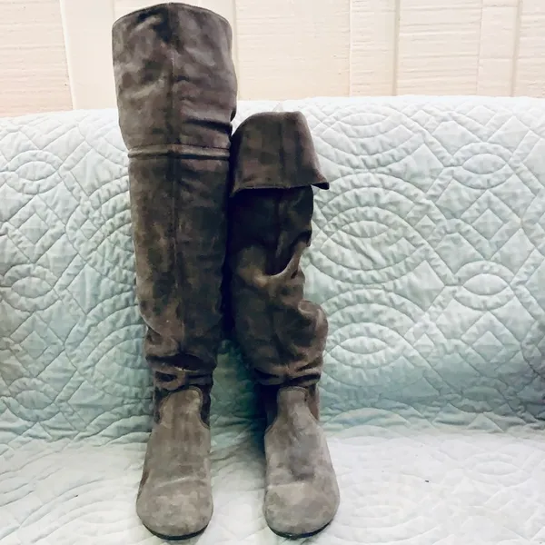 Grey suede over the knee tassel boots. - Image 2