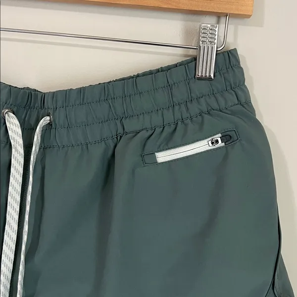 Vuori Clementine Athletic Running Shorts size large 2 inch - Image 2