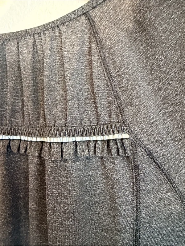 Lululemon short sleeve Top, grey size 12 - Image 12