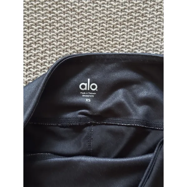 Alo Women's Yoga Goddess Leggings Black Ribbed Low Rise Butterfly Design Sz Xs - Image 3