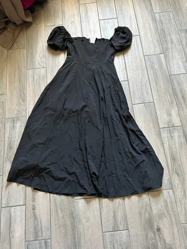 Elegant Black Off-Shoulder Maxi Dress with Puff Sleeves - Image 5